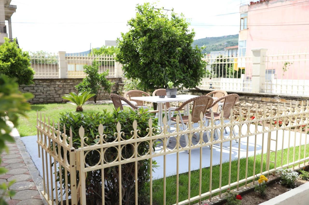 Hotel Vila Maledhi ベラト エクステリア 写真